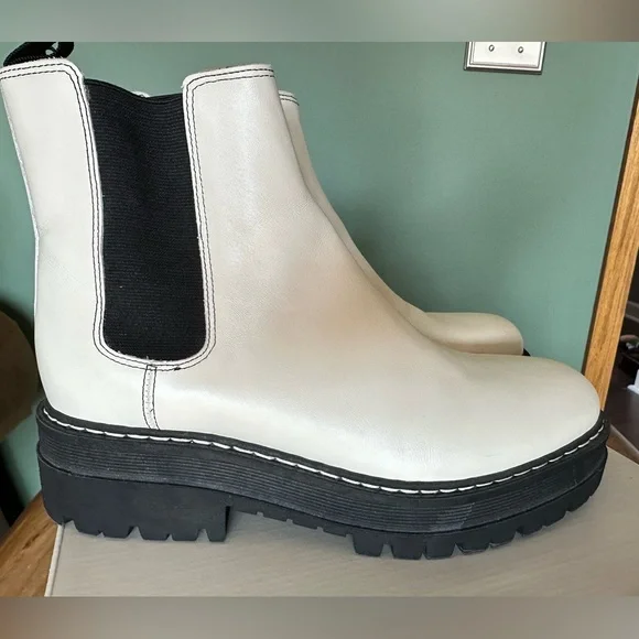 Marc Fisher LID Pauline Lug Sole Chelsea Boot Women CHIC CREAM LEATHER SZ 9 - Picture 3 of 14